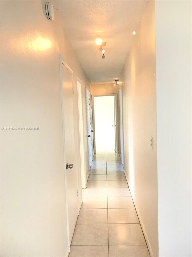 Building Photo - 10525 SW 77th Ct