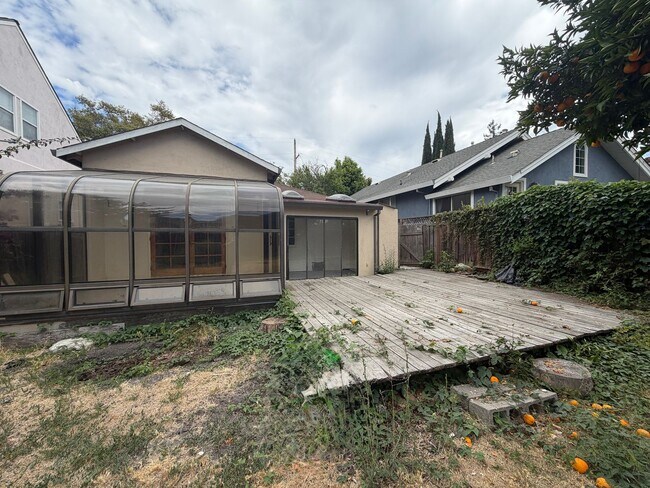 Building Photo - Charming Rose Garden Home in a Great Location - Coming Soon!