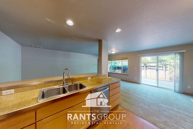 Building Photo - Fantastic Neighborhood! Easy Commute to JB...