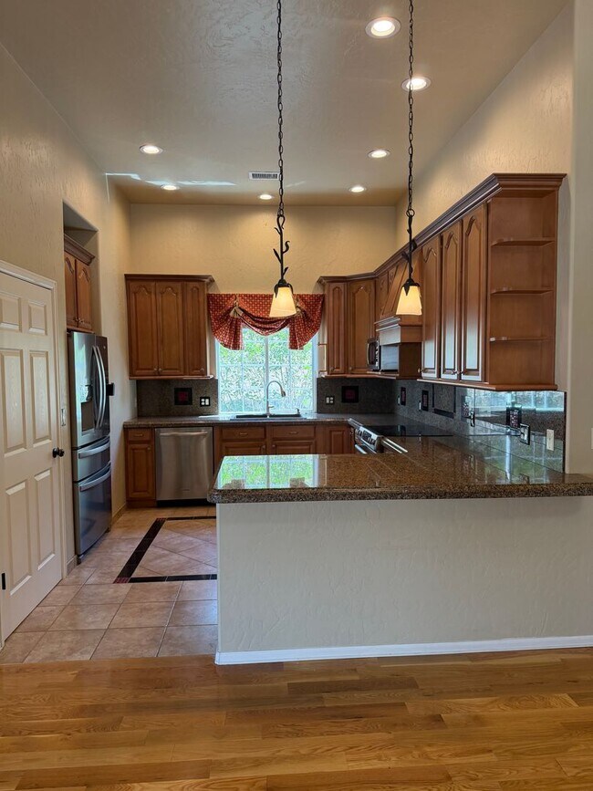 Building Photo - 1825 Venetian Dr