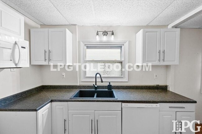 Building Photo - 1579 Colton St