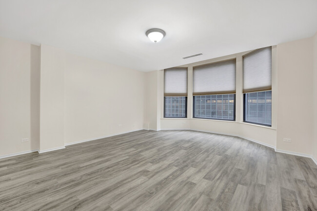 Building Photo - 431 S Dearborn St