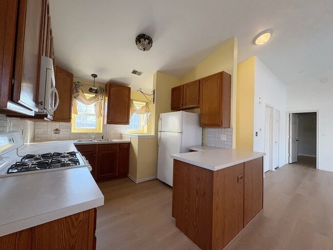 Building Photo - 2611 Cedar Glade Dr