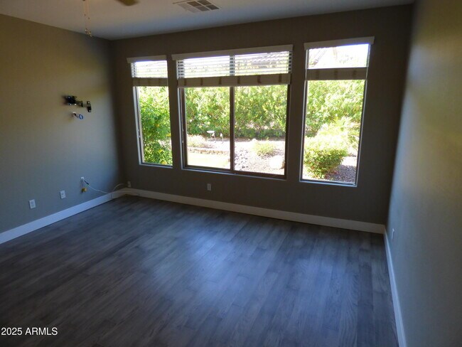 Building Photo - 12988 W Plum Rd