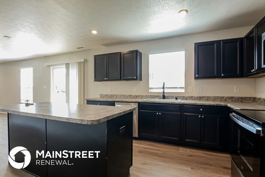 Building Photo - 13820 N Cardonia Dr