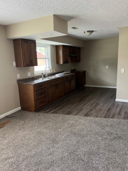 Building Photo - 240 English Ave