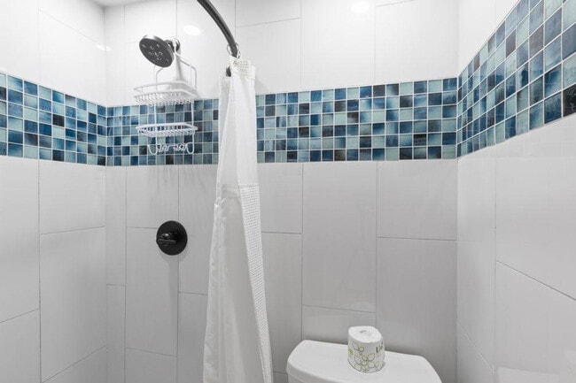 Building Photo - 511 E Beach Blvd