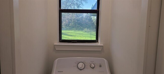 Building Photo - 1723 Lakeway Blvd