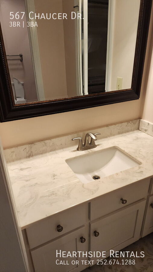 Building Photo - 567 Chaucer Dr