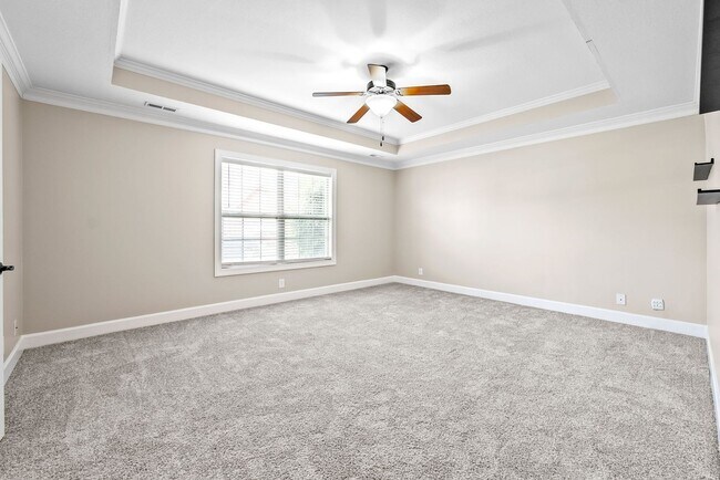 Building Photo - Pet Friendly Three Bedroom with Bonus!