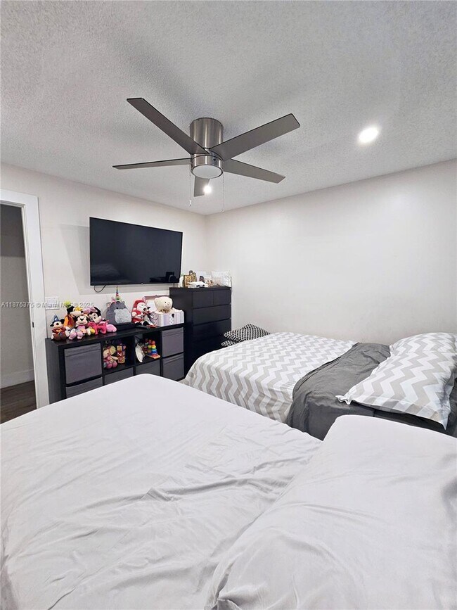 Building Photo - 3483 Emerald Oaks Dr