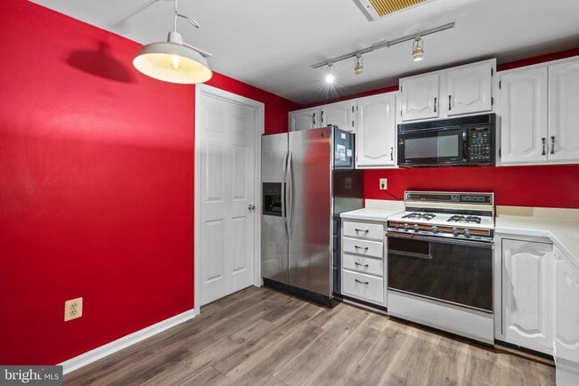 Building Photo - 707 Mountainview Dr