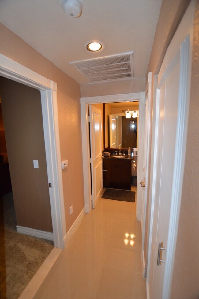 Building Photo - Meridian - Luxury 2 Bed | 2 Bath Condo
