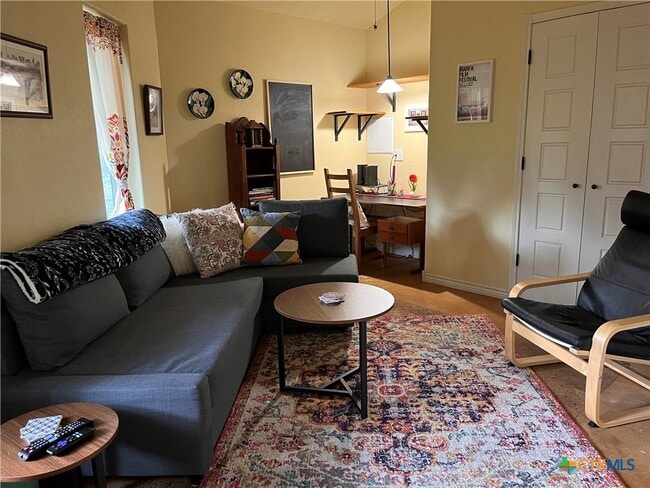 Building Photo - 121 Butler Ln