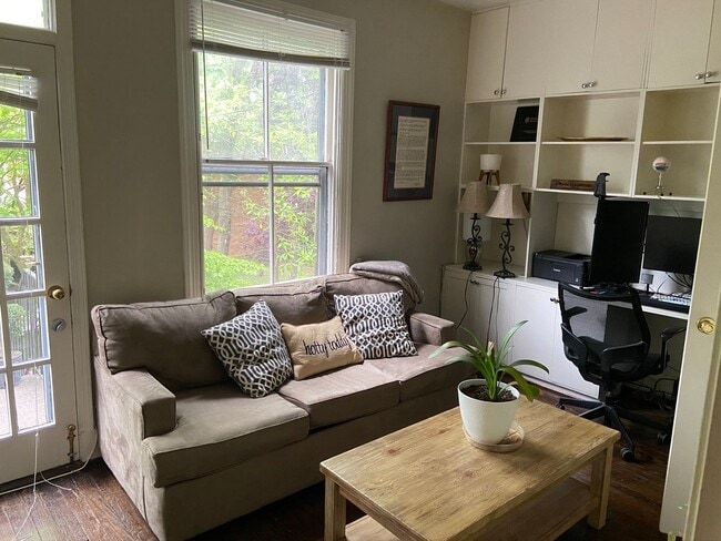 Building Photo - Charming Home Right Across From Montrose Park