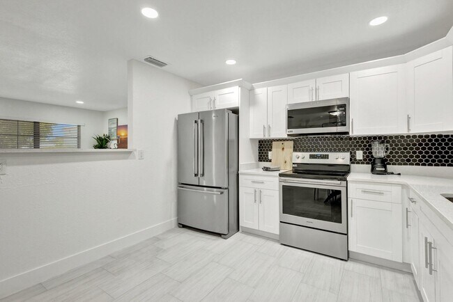 Building Photo - 3837 NE Melba Dr