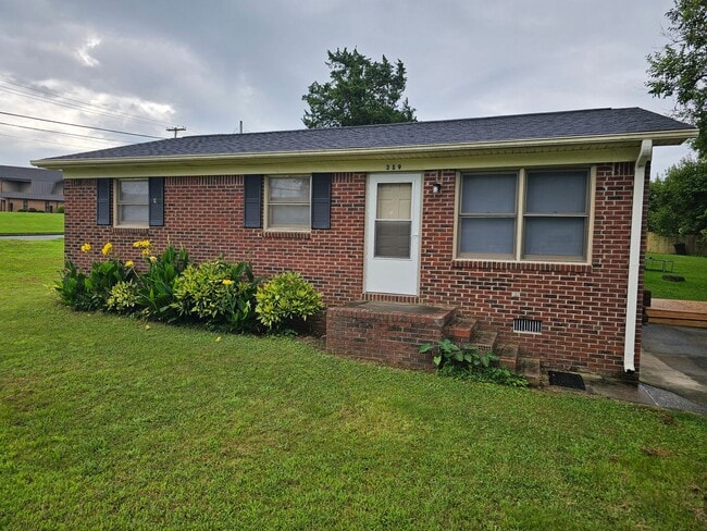 Primary Photo - 3 BR near Publix!