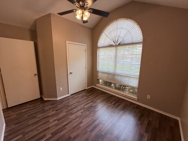 Building Photo - 3305 Shadow Trail