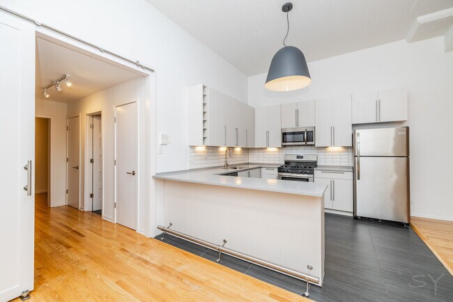 Building Photo - 1021 S State St