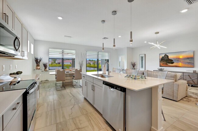 Building Photo - 5795 SE Sky Blue Cir
