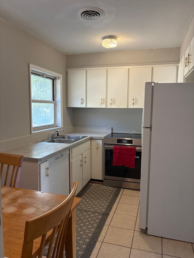 Building Photo - Charming 2 Bedroom Home on a Spacious Corner Lot — Orlando, FL