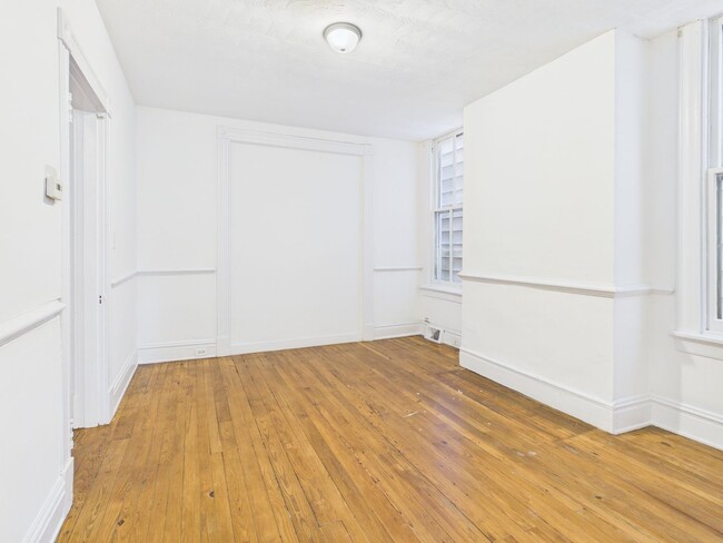 Building Photo - 2108 W Cary St