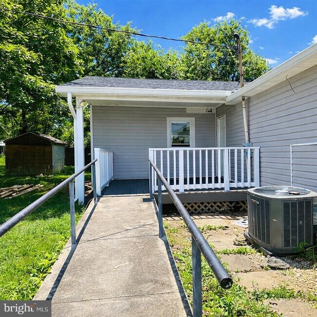 Building Photo - 87 Becks Ln