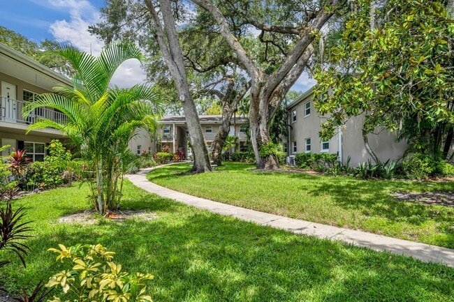 Building Photo - Lakefront Community