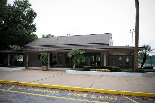 Building Photo - 1232 Woodridge Ct