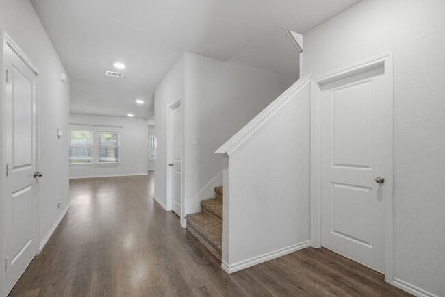 Building Photo - 1328 Broaddus Rd