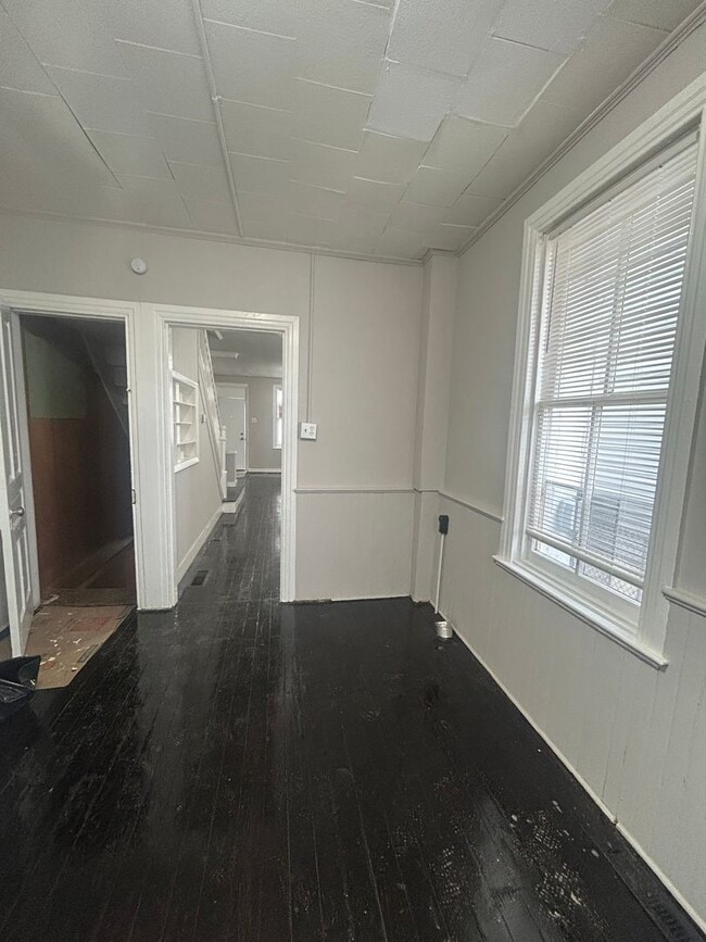 Building Photo - 4 Bedroom in York City