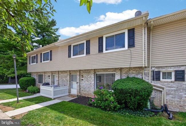 Building Photo - 217 Village Walk