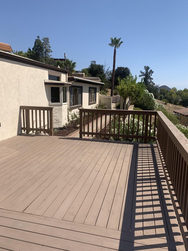 Building Photo - 1645 Encino Ct