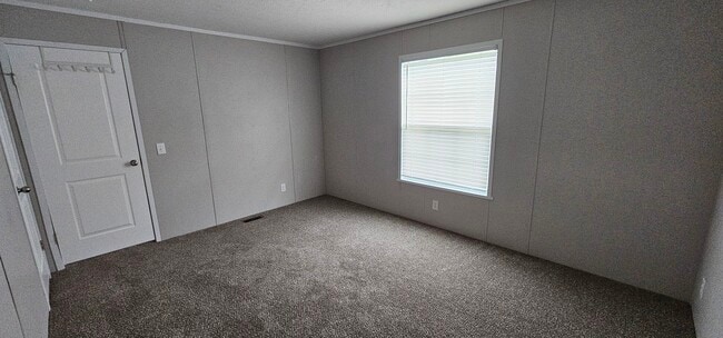 Building Photo - 63 Tulip Ln