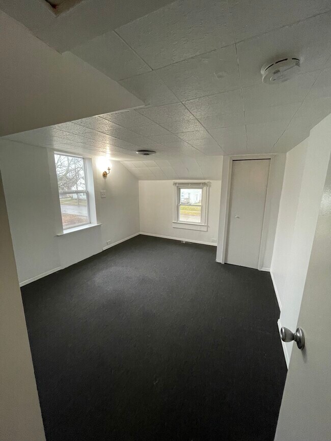 Building Photo - 128 Miles St