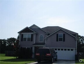 Building Photo - 2 Story Home in Ray City!