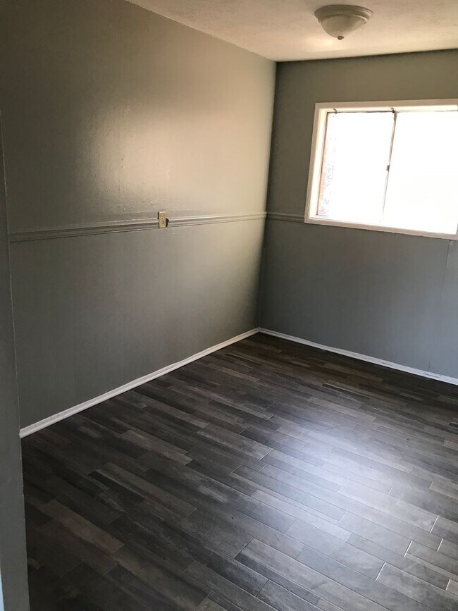 Building Photo - 1116 Birch Dr