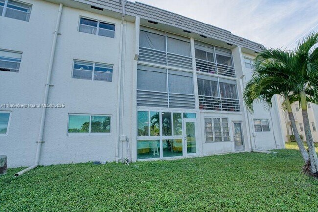 Building Photo - 8300 Sunrise Lakes Blvd