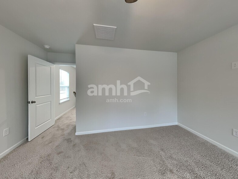 Building Photo - 4001 Zepelin Wy