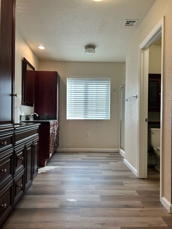 Building Photo - Please contact Vaughn Realty to set up an appointment, 760-446-6561