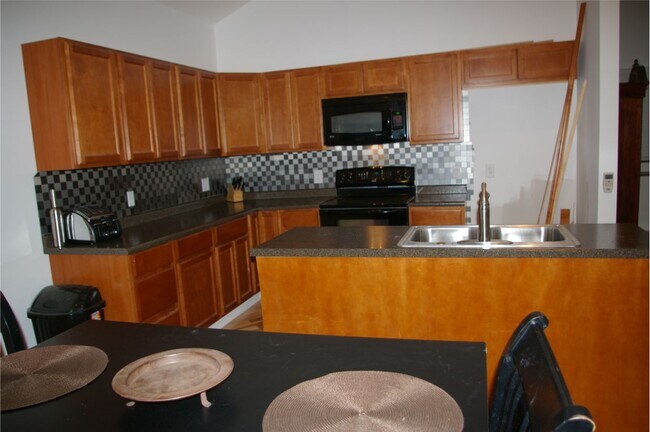 KITCHEN - 4301 Quaker Trl NE