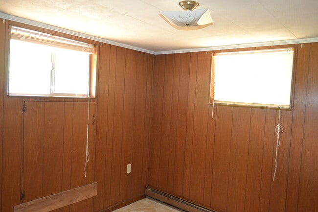 Building Photo - Small Student Apartment for One Person- VE...