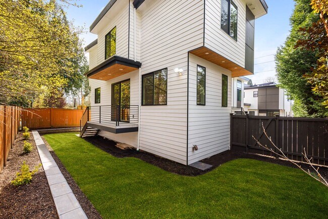 Building Photo - 106 6th St South