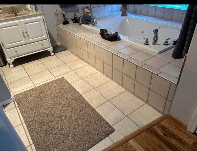 Building Photo - 7 Ulverston Dr