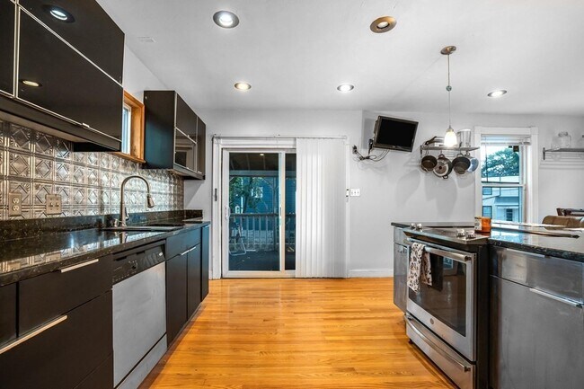 Building Photo - 5 Gordon Pl