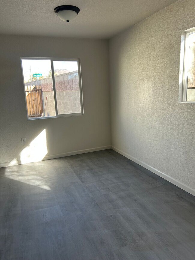 Building Photo - 3801 Sherman Ln