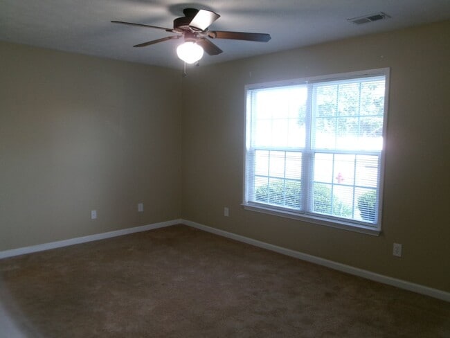 Building Photo - RENT SPECIAL! 3 bedroom home in Walker Woods