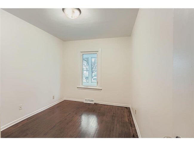 Building Photo - 475 Lawson Ave W