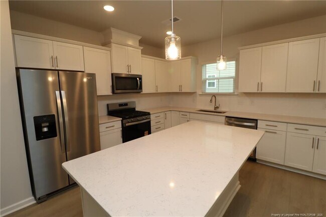 Building Photo - 756 Ben Ledi Ct