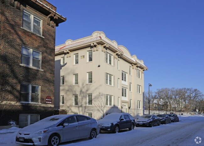 Building Photo - The Martinique